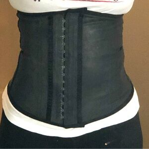 Brazilian Faja ribbed, comes with three-rows of clasps for easy adjustment.